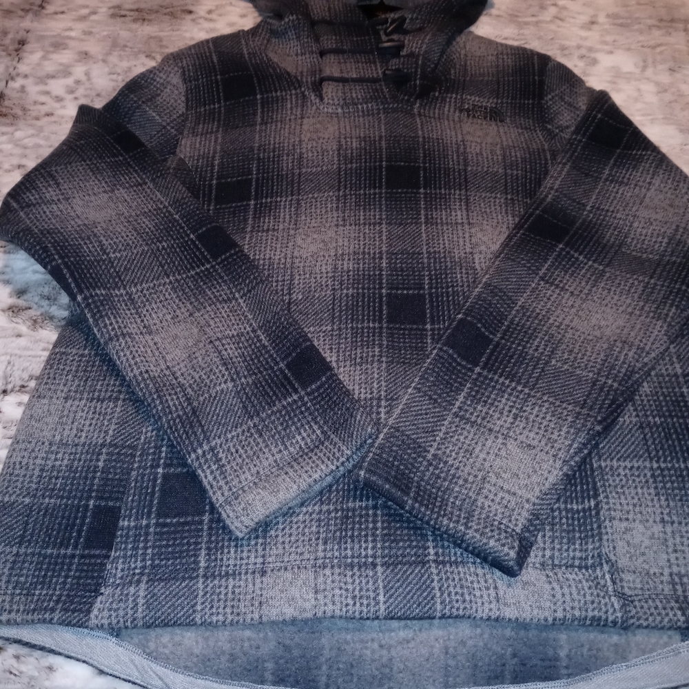 Womens The Northface adorable pullover